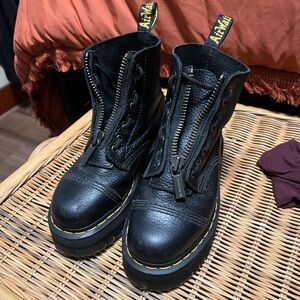 Platform doc marten zip up
